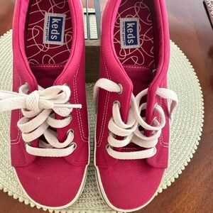 Size 7 vintage red women’s KEDS sneaker , barely worn , excellent condition